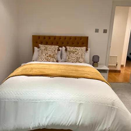 Luxurious 2 Bedroom Flat Britannia Village Apartment London
