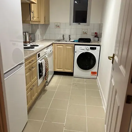Apartment Luxurious 2 Bedroom Flat Britannia Village