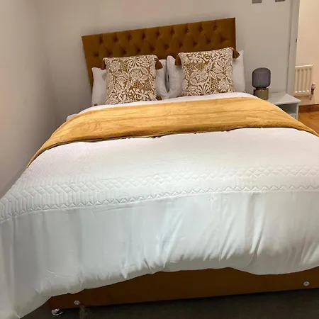 Apartment Luxurious 2 Bedroom Flat Britannia Village *