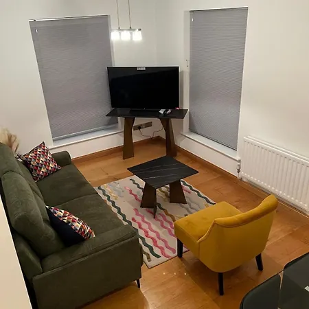 Luxurious 2 Bedroom Flat Britannia Village * London