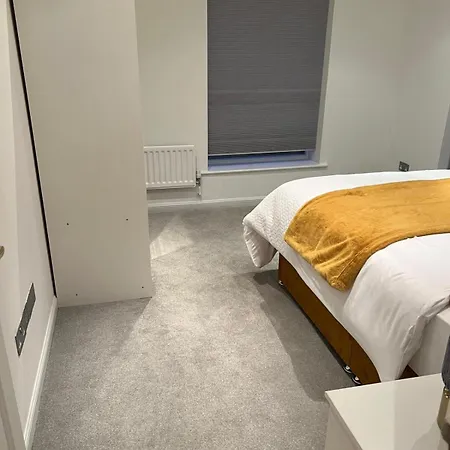 Apartment Luxurious 2 Bedroom Flat Britannia Village