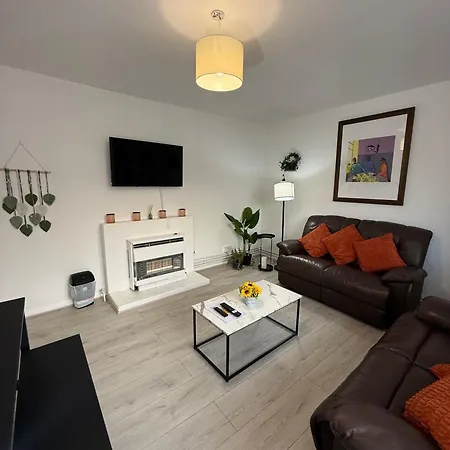 3 Bedroom Flat In Wandsworth * London