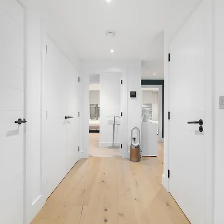 Battersea Power Station 2-bed Flat Apartment *