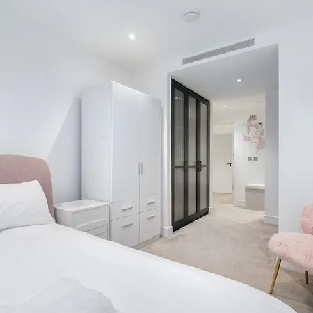 Apartment Battersea Power Station 2-bed Flat