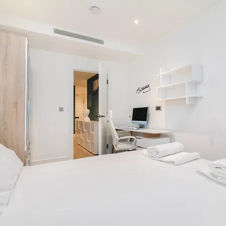 Apartment Battersea Power Station 2-bed Flat London