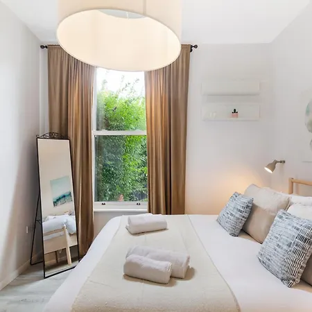Apartment Alderbrook Road