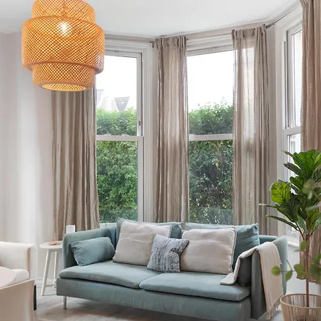 Apartment Alderbrook Road *