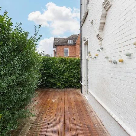 Apartment Alderbrook Road London
