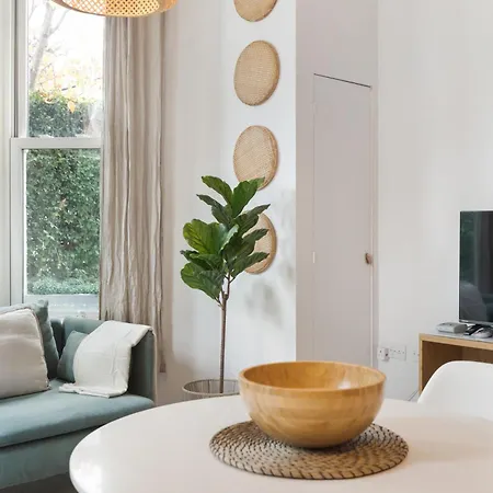 Apartment Alderbrook Road *