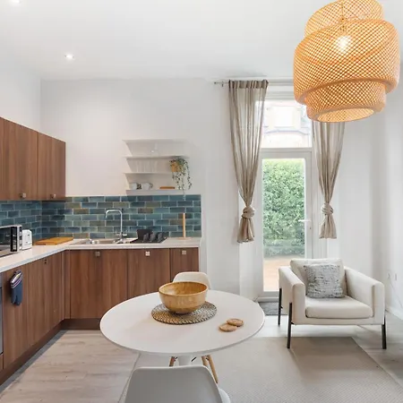 Apartment Alderbrook Road