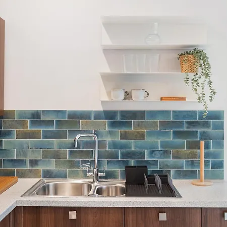 Alderbrook Road Apartment *
