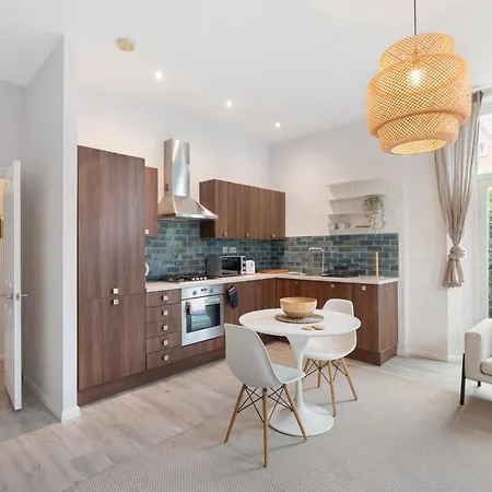 Alderbrook Road Apartment *