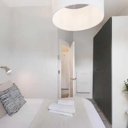Apartment Alderbrook Road London