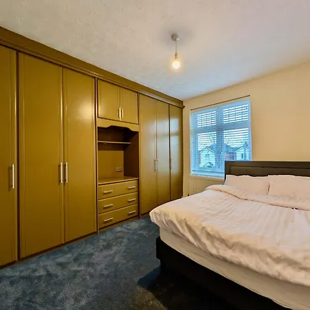 Amazing House With Free Parking Redbridge