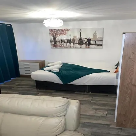Cosy And Stylish Private In London *