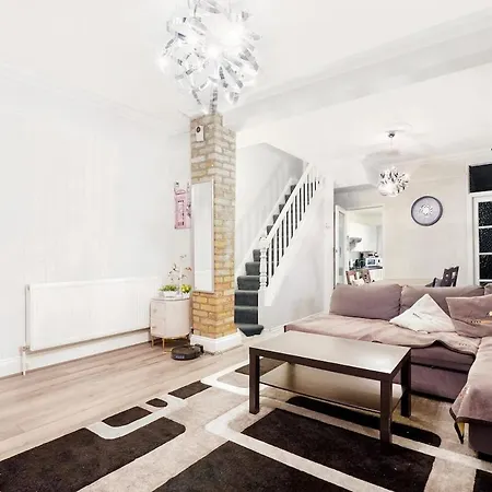 House In Great Location *