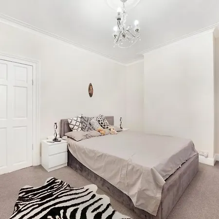 House In Great Location *