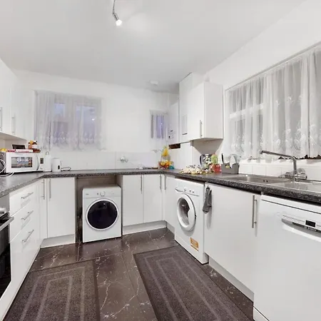 House In Great Location * London