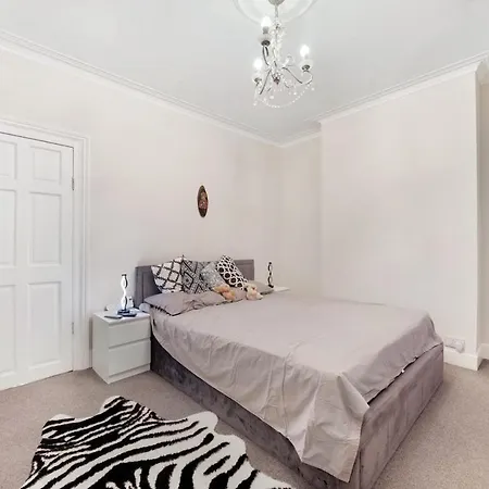 Holiday home House In Great Location London