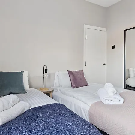 Parea Living - Charming Leyton Cozy East Retreat