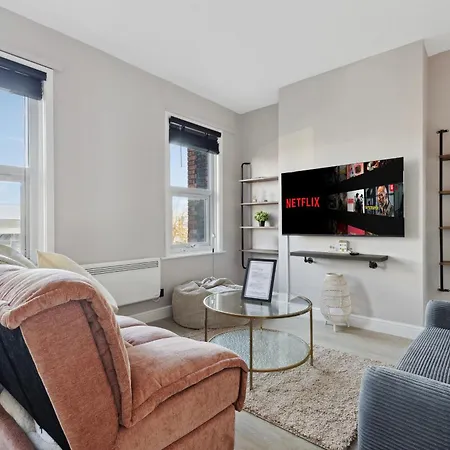 Parea Living - Charming Leyton Cozy East Retreat London