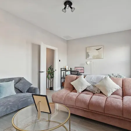 Parea Living - Charming Leyton Cozy East Retreat Apartment *