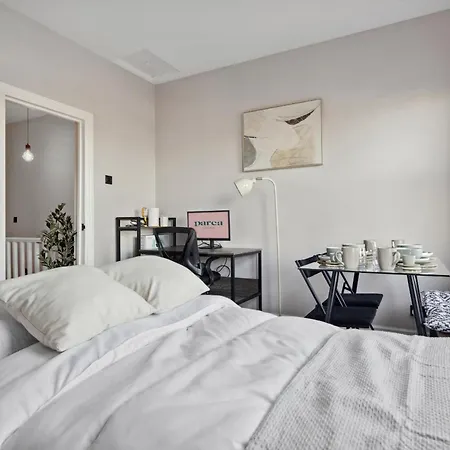 Parea Living - Charming Leyton Cozy East Retreat