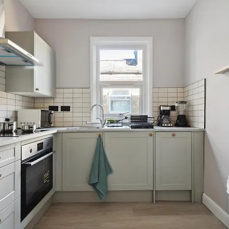 Parea Living - Charming Leyton Cozy East Retreat Apartment *