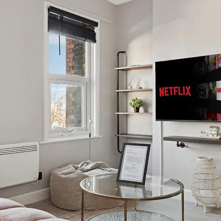 Parea Living - Charming Leyton Cozy East Retreat *