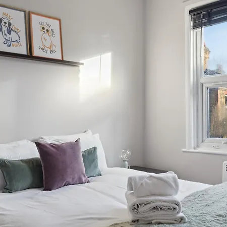 Parea Living - Charming Leyton Cozy East Retreat London