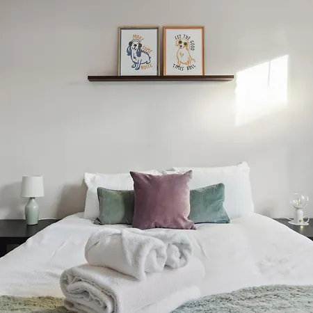 Parea Living - Charming Leyton Cozy East Retreat Apartment London