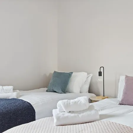 Parea Living - Charming Leyton Cozy East Retreat London