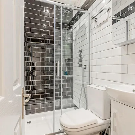 Charming 2br Flat W Garden, 10min Clapham South St Apartment *
