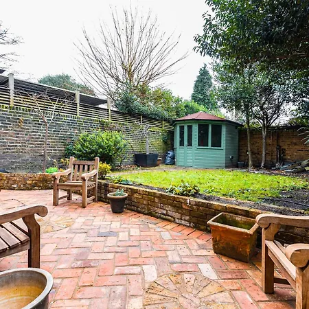 Apartment Charming 2br Flat W Garden, 10min Clapham South St London
