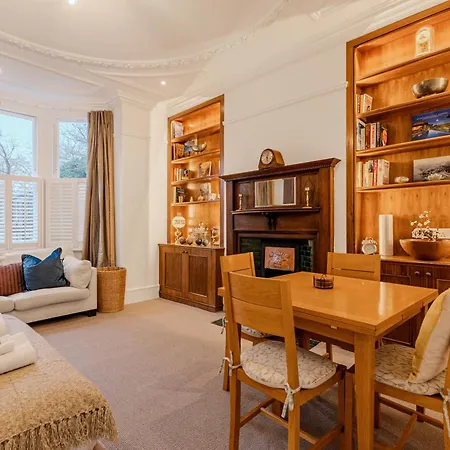 Charming 2br Flat W Garden, 10min Clapham South St London