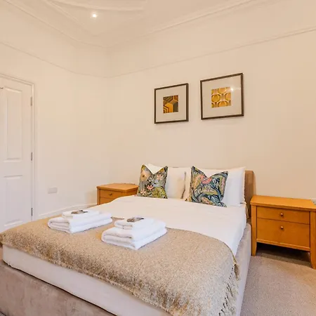 Apartment Charming 2br Flat W Garden, 10min Clapham South St London