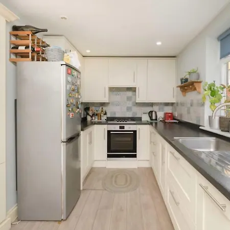 Spacious One Bedroom Flat London