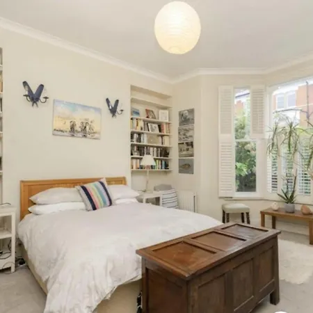 Apartment Spacious One Bedroom Flat