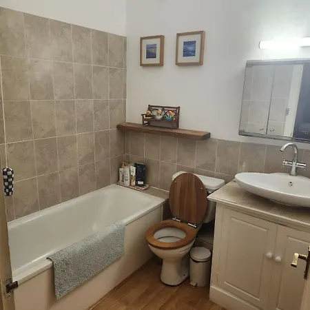 Apartment Spacious One Bedroom Flat