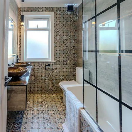 Holiday home Wembley Lovely 6 Bed House Sleeps Up To 14 London