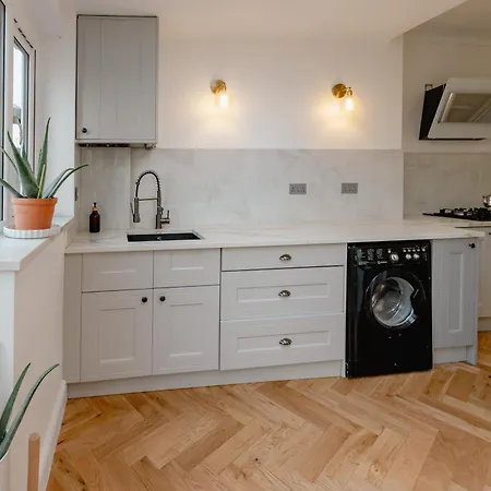 Holiday home Wembley Lovely 6 Bed House Sleeps Up To 14