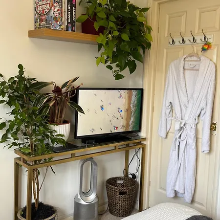 Private In A Stylish Flat London