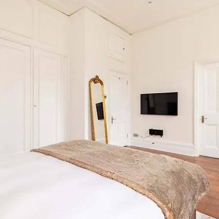 Apartment Light-filled 2-bedroom Chelsea London