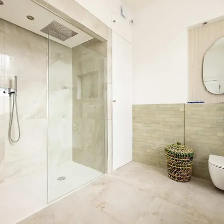 Light-filled 2-bedroom Chelsea *