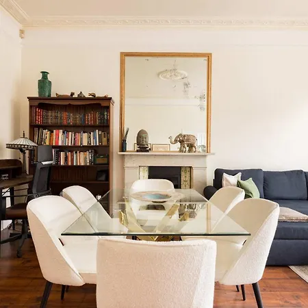 Apartment Light-filled 2-bedroom Chelsea *