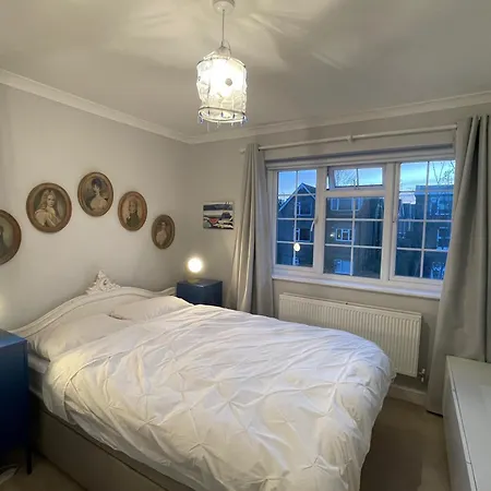 Cosy Kew Flat With Two Bedrooms Homestay *