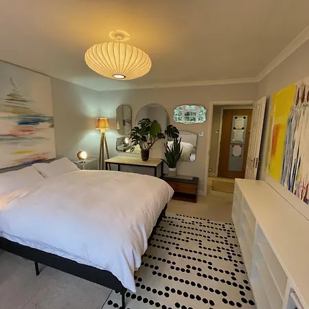 Cosy Kew Flat With Two Bedrooms * London