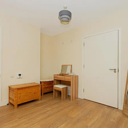 1br Flat W Balcony, 10min Elephant&castle * London