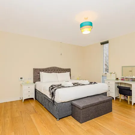 1br Flat W Balcony, 10min Elephant&castle