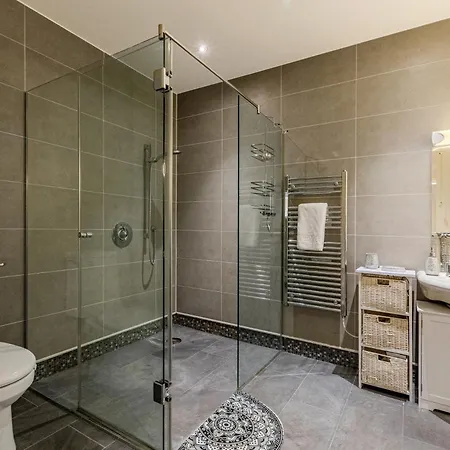 1br Flat W Balcony, 10min Elephant&castle